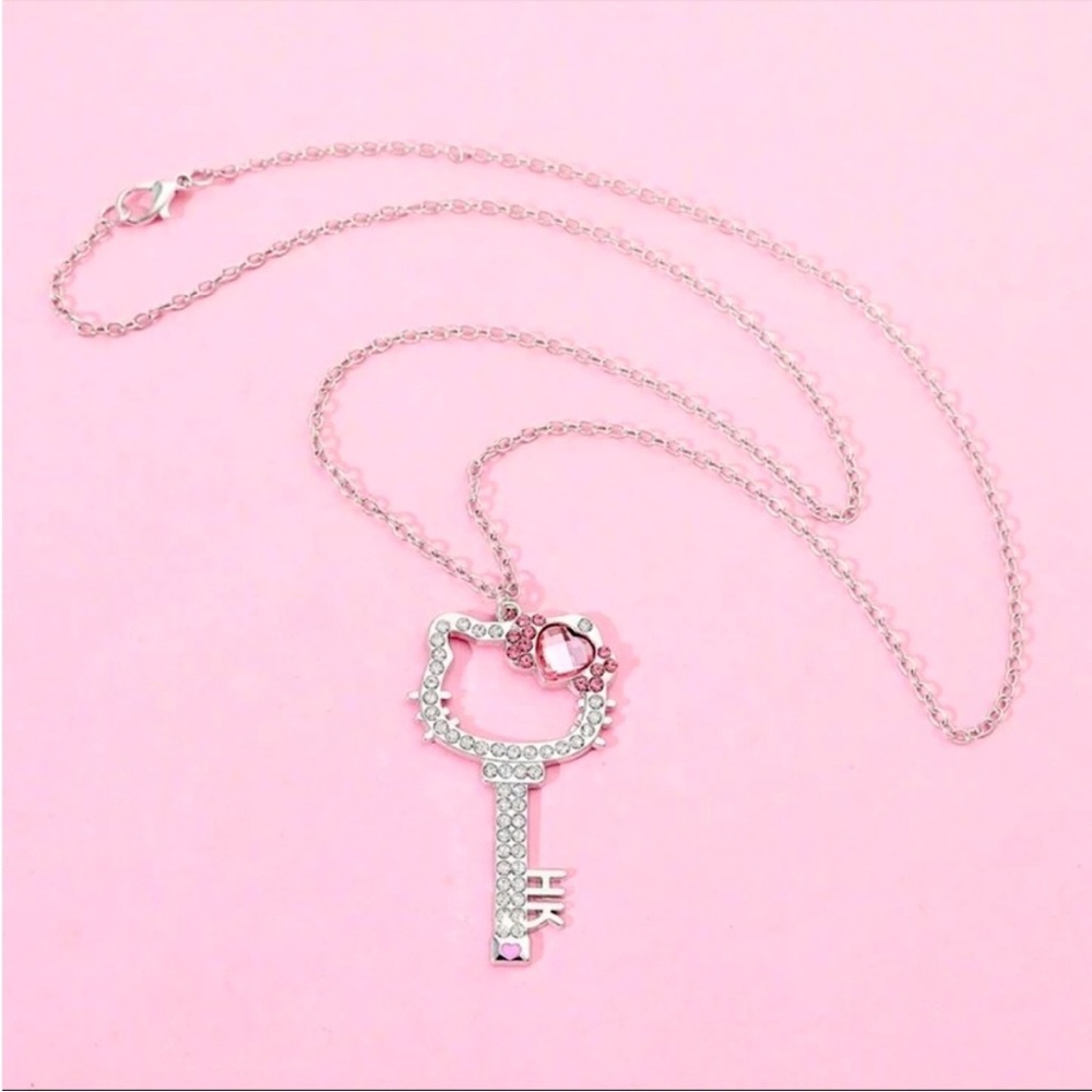 Hello kitty key Necklace - Picture 3 of 3